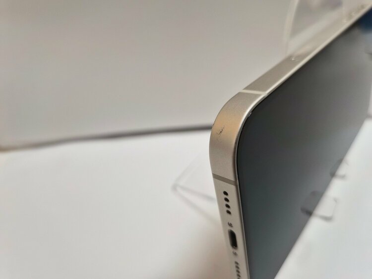 iPhone 14 Plus 128GB Softbank（スマホ）の商品画像 - 査定依頼日：2026年3月23日 - 最高査定価格：53,000円