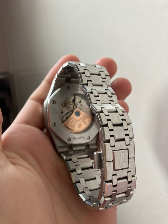 オーデマピゲ ロイヤルオーク （高級時計）の商品画像 - 査定依頼日：2025年2月9日 - 最高査定価格：4,300,000円