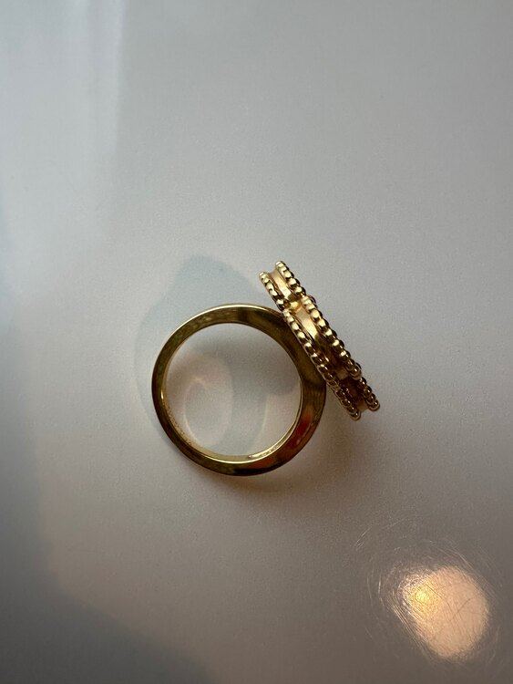 ヴァンクリーフ　マジックアルハンブラ　マラカイト　指輪（金・貴金属）の商品画像 - 査定依頼日：2025年5月9日 - 最高査定価格：450,000円