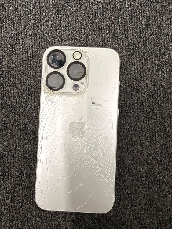 iPhone iPhone 15 Pro 256GB SIMフリー（スマホ）の商品画像 - 査定依頼日：2026年9月30日 - 最高査定価格：54,000円