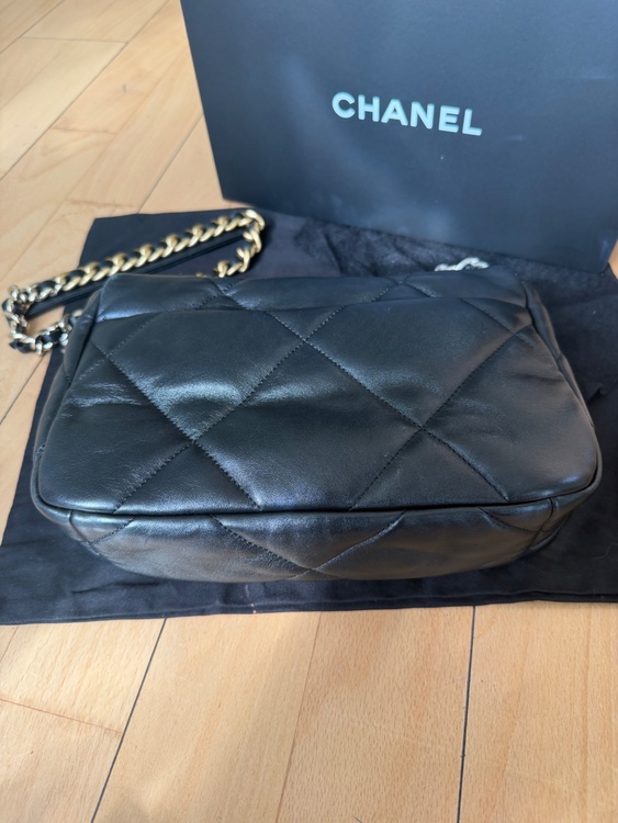 CHANEL19 ラムスキンショルダーバッグ ブラック（ブランドバッグ）の商品画像 - 査定依頼日：2026年2月24日 - 最高査定価格：510,000円