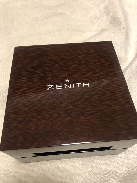 ゼニス エルプリメロ レインボーフライバック （高級時計）の商品画像 - 査定依頼日：2023年2月10日 - 最高査定価格：320,000円