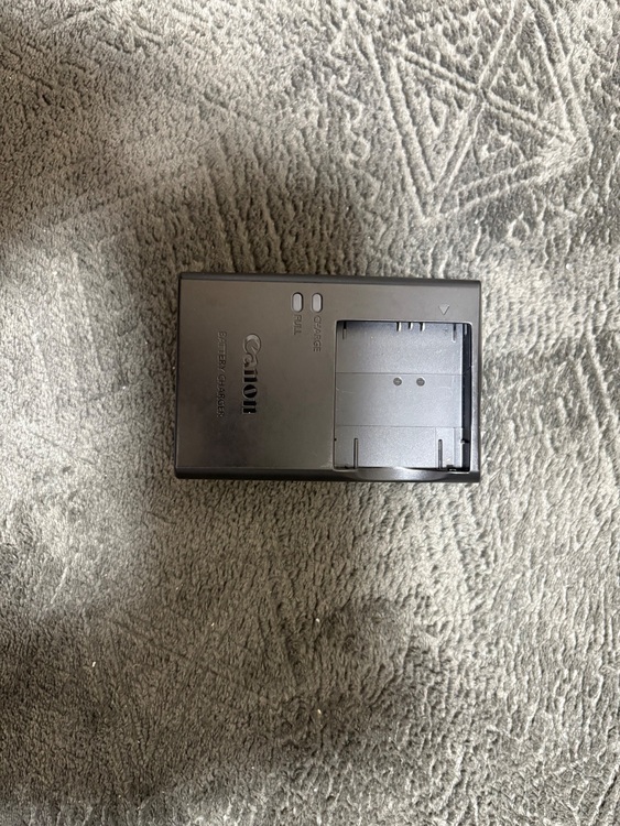 Canon PC1731、バッテリー充電器付き（カメラ）の商品画像 - 査定依頼日：2025年8月3日 - 最高査定価格：12,000円