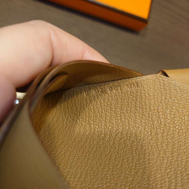 エルメス　カルヴィデュオ　インプリメ　ビスキュイ（ブランド財布・小物）の商品画像 - 査定依頼日：2025年3月6日 - 最高査定価格：100,000円