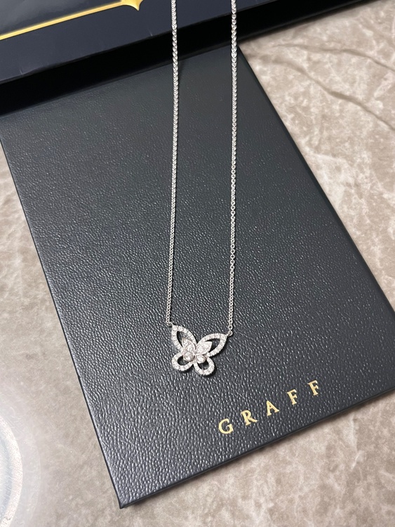 くぐらふグラフ バタフライシルエットダイヤモンド ミニ ペンダント（金・貴金属）の商品画像 - 査定依頼日：2026年2月15日 - 最高査定価格：500,000円