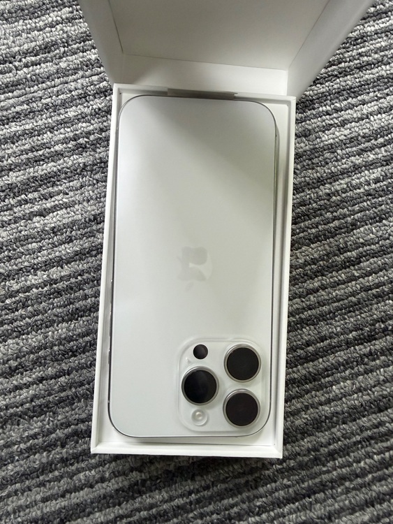 iPhone 16 Pro 1TB SIMフリー（スマホ）の商品画像 - 査定依頼日：2025年10月19日 - 最高査定価格：167,000円