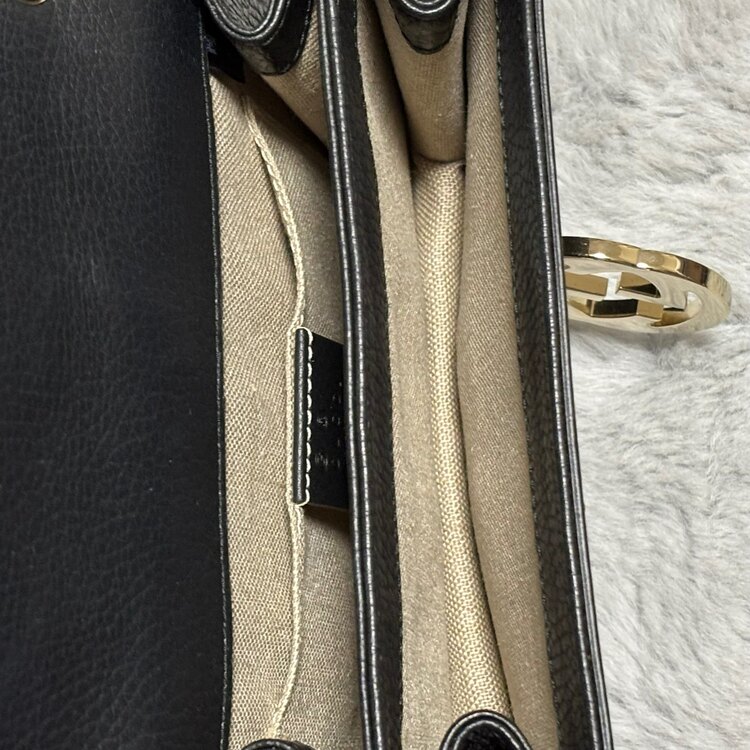 インターロッキング レザー ショルダーバッグ （ブランドバッグ）の商品画像 - 査定依頼日：2025年1月6日 - 最高査定価格：80,000円