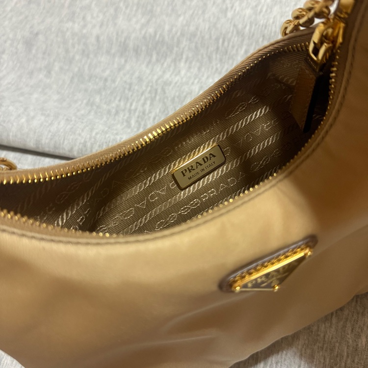 プラダ  （ブランドバッグ）の商品画像 - 査定依頼日：2025年10月8日 - 最高査定価格：210,000円
