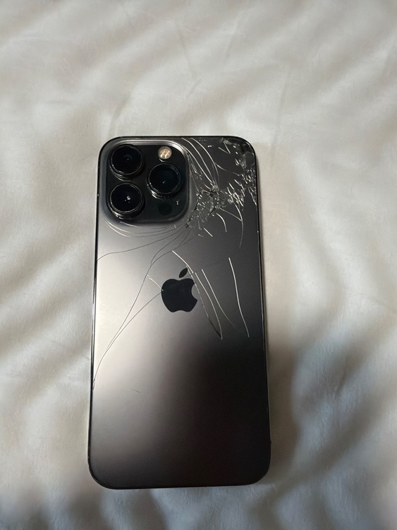 iPhone iPhone 13 Pro 256GB au（スマホ）の商品画像 - 査定依頼日：2026年6月21日 - 最高査定価格：47,000円
