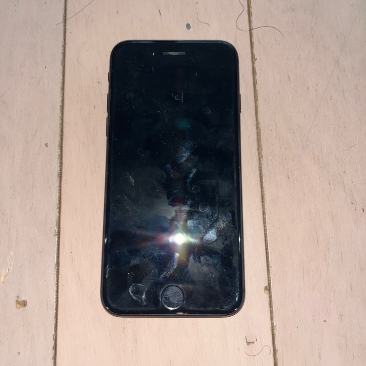 iPhone iPhone7 32GB Softbank（スマホ）の商品画像 - 査定依頼日：2026年7月8日 - 最高査定価格：600円