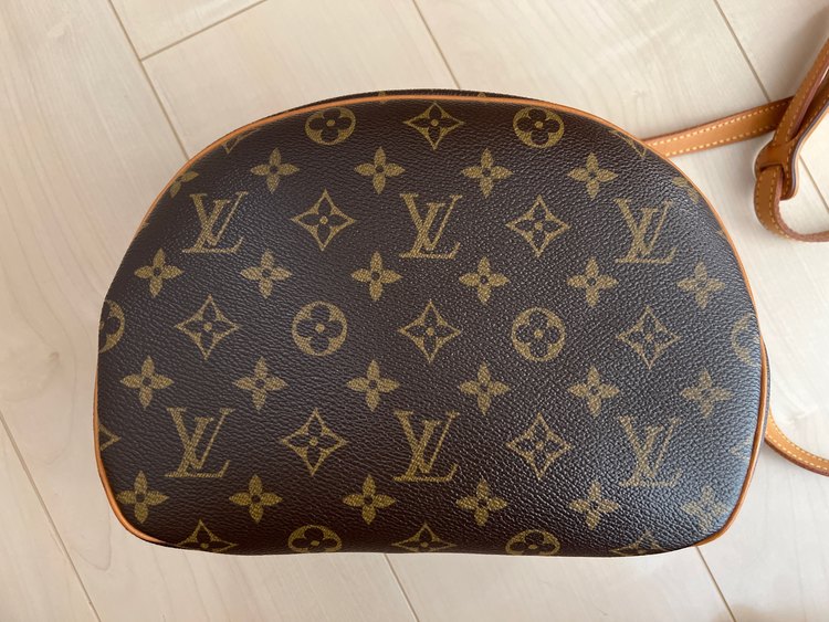 ブロワ ショルダーバッグ（ブランドバッグ）の商品画像 - 査定依頼日：2022年9月6日 - 最高査定価格：60,000円