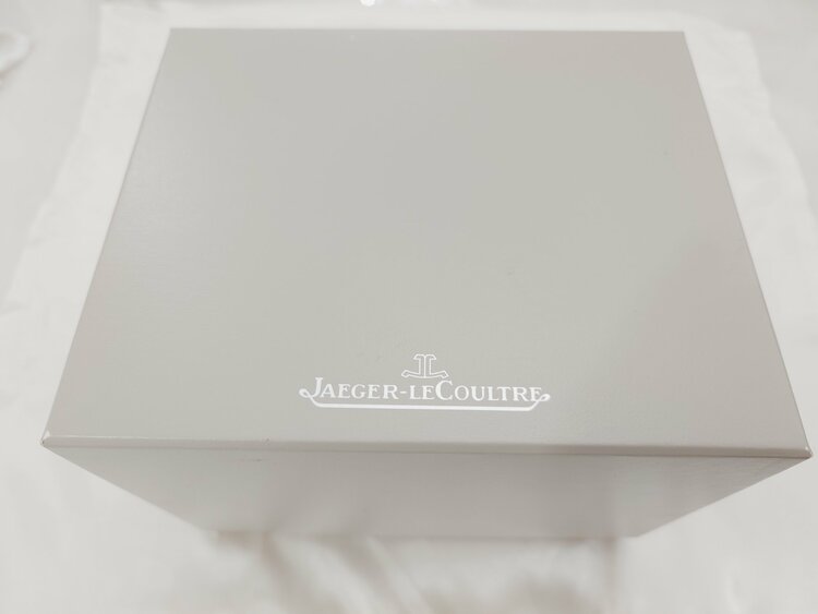 レベルソ スクアドラ ホームタイム 230.8.77 （高級時計）の商品画像 - 査定依頼日：2026年2月22日 - 最高査定価格：650,000円