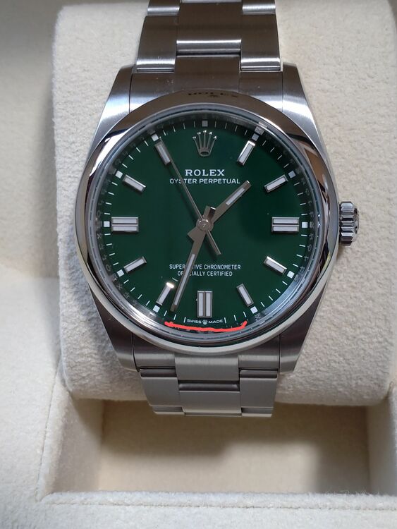 ロレックス パーペチュアル 126000（高級時計）の商品画像 - 査定依頼日：2025年7月6日 - 最高査定価格：1,250,000円