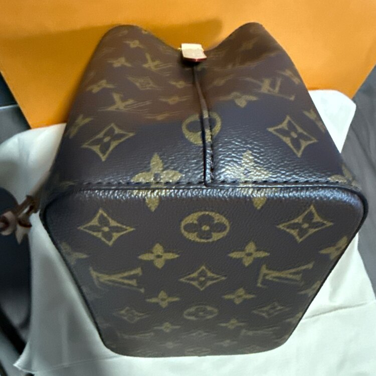 ネオノエbb（ブランドバッグ）の商品画像 - 査定依頼日：2025年4月21日 - 最高査定価格：250,000円