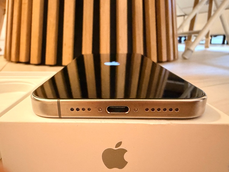 iPhone 15 pro max（スマホ）の商品画像 - 査定依頼日：2025年9月23日 - 最高査定価格：94,000円