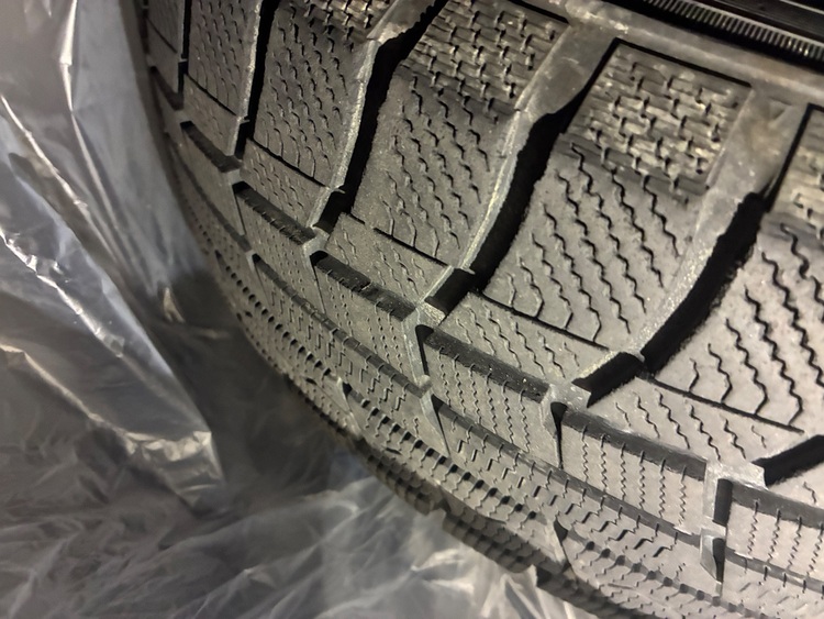 スタットレスタイヤ　ホイール付き（カー用品）の商品画像 - 査定依頼日：2025年10月1日 - 最高査定価格：8,000円