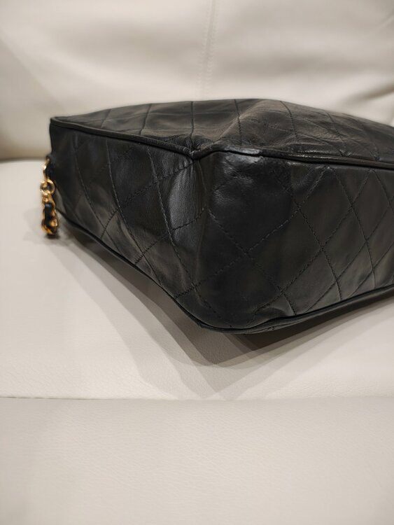 フリンジ　チェーン　ショルダー（ブランドバッグ）の商品画像 - 査定依頼日：2026年3月29日 - 最高査定価格：150,000円