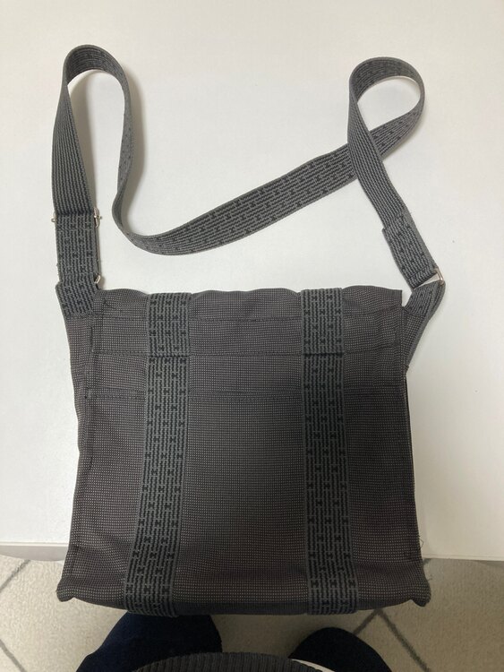 バサス　ショルダーバッグ（ブランドバッグ）の商品画像 - 査定依頼日：2025年3月12日 - 最高査定価格：20,000円