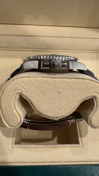 ロレックス　サブマリーナ　116610LV（高級時計）の商品画像 - 査定依頼日：2025年7月6日 - 最高査定価格：2,550,000円