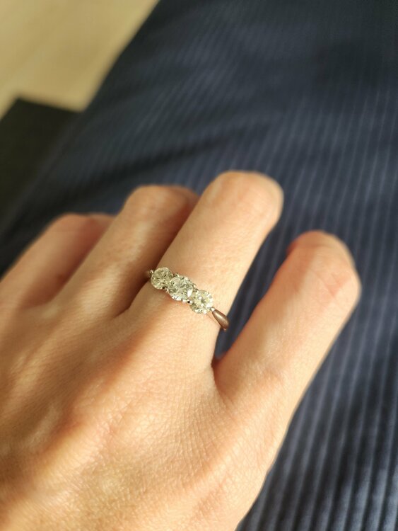 3石指輪（宝石）の商品画像 - 査定依頼日：2025年12月8日 - 最高査定価格：50,000円