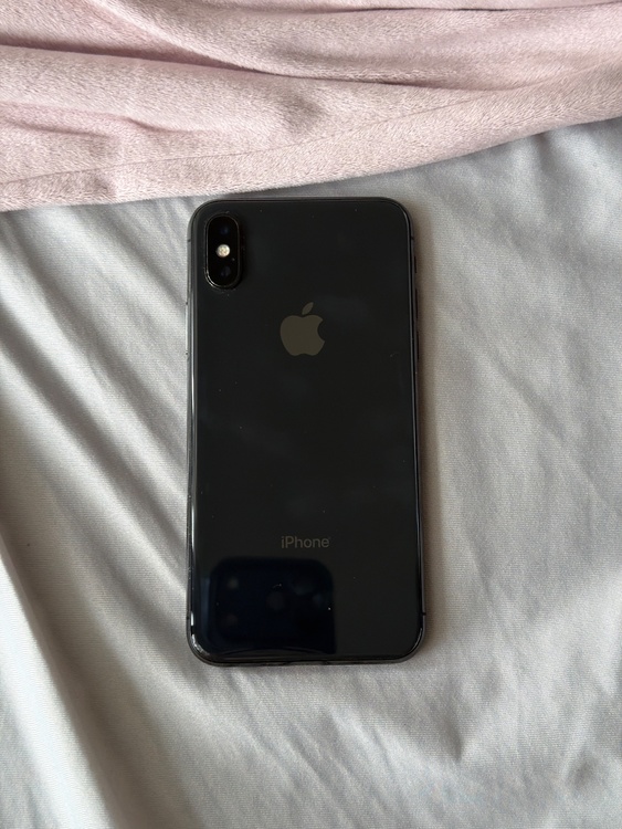 iPhone X（スマホ）の商品画像 - 査定依頼日：2026年10月4日 - 最高査定価格：4,500円