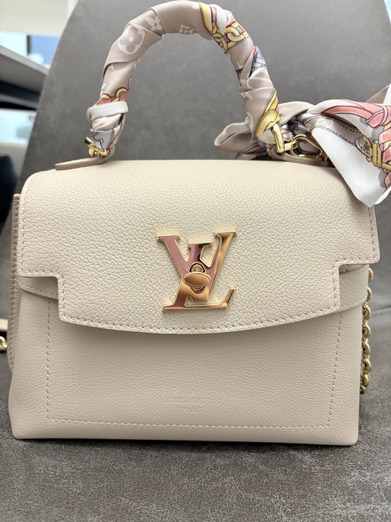 ロックミーエヴァー mini（ブランドバッグ）の商品画像 - 査定依頼日：2025年6月19日 - 最高査定価格：300,000円