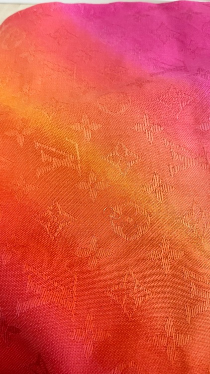 ストール（ブランド財布・小物）の商品画像 - 査定依頼日：2025年9月5日 - 最高査定価格：6,000円