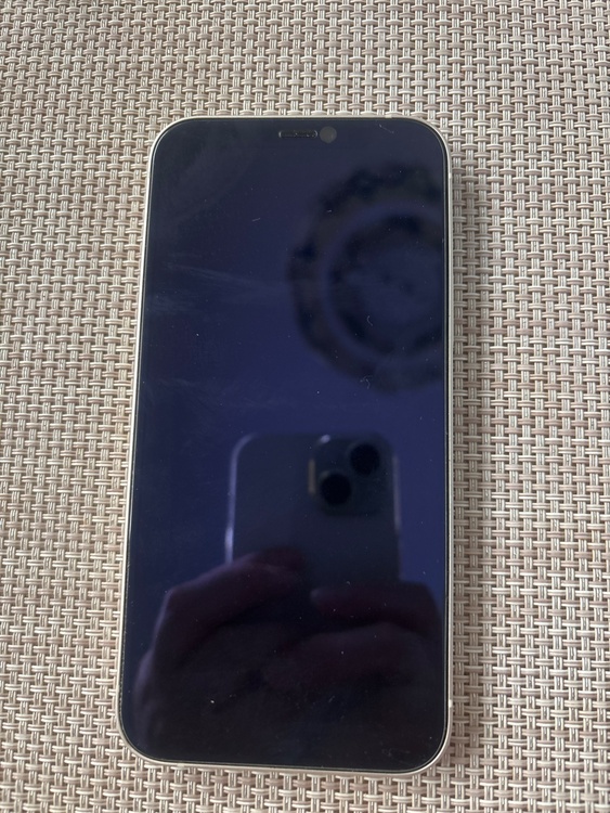 ホワイト（スマホ）の商品画像 - 査定依頼日：2026年5月30日 - 最高査定価格：25,000円