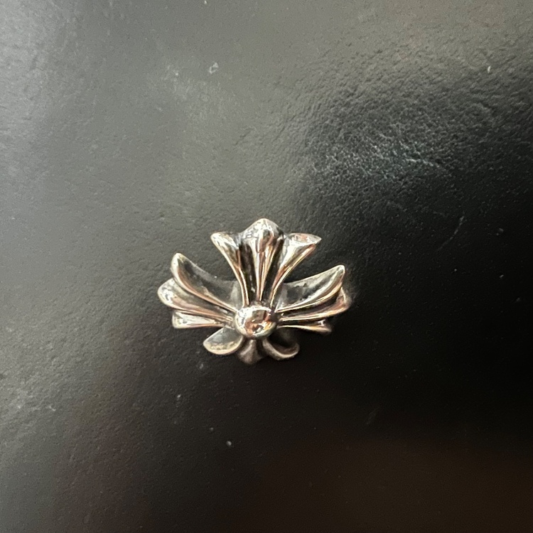 ピンズ　CHクロス（古着・ファッション）の商品画像 - 査定依頼日：2026年1月5日 - 最高査定価格：60,000円