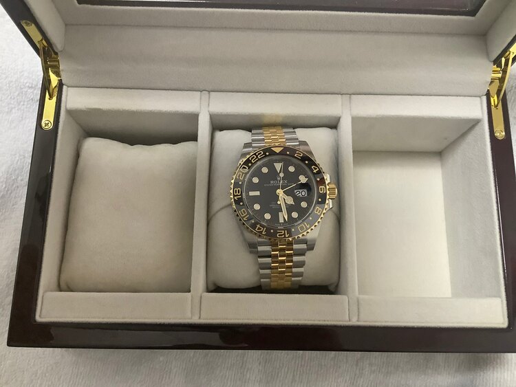 ロレックス GMTマスター 126713GRN（高級時計）の商品画像 - 査定依頼日：2025年2月2日 - 最高査定価格：2,750,000円