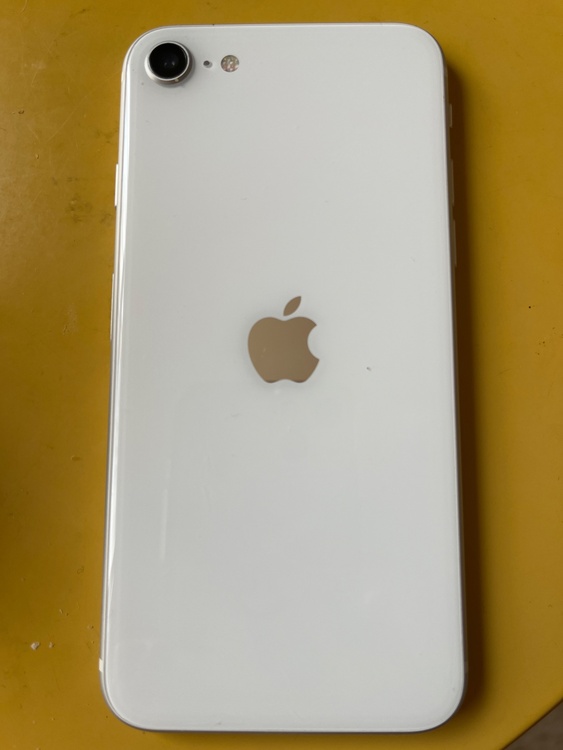 iPhoneSE 128GB SIMフリー（スマホ）の商品画像 - 査定依頼日：2026年4月3日 - 最高査定価格：17,000円