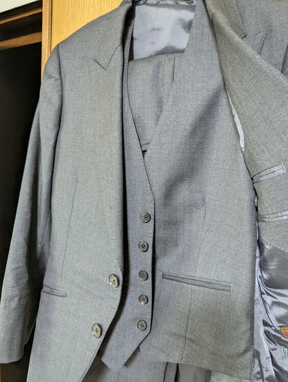 オーダースーツ（古着・ファッション）の商品画像 - 査定依頼日：2026年4月1日 - 最高査定価格：100,000円