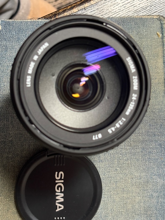 SIGMA f24〜135ズーム、ニコンマウント（カメラ）の商品画像 - 査定依頼日：2026年4月15日 - 最高査定価格：100,000円