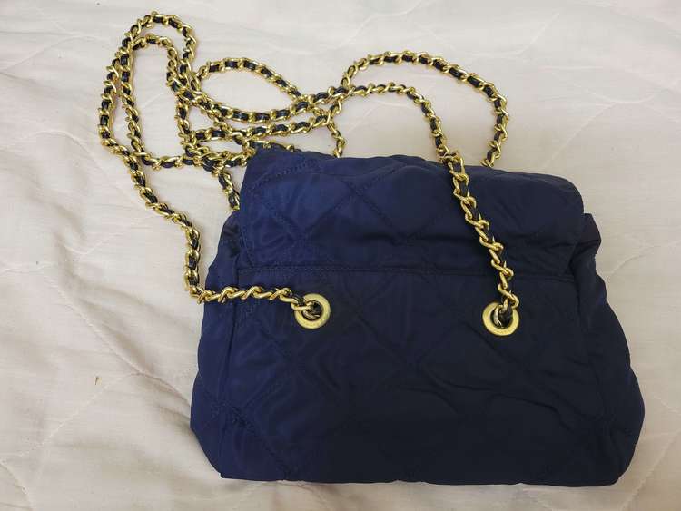 ナイロンミニチェーンショルダー（ブランドバッグ）の商品画像 - 査定依頼日：2023年2月28日 - 最高査定価格：18,000円