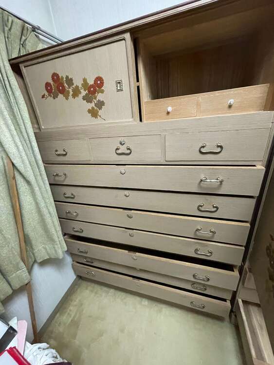 桐のタンス（家具・寝具）の商品画像 - 査定依頼日：2025年1月25日 - 最高査定価格：1円