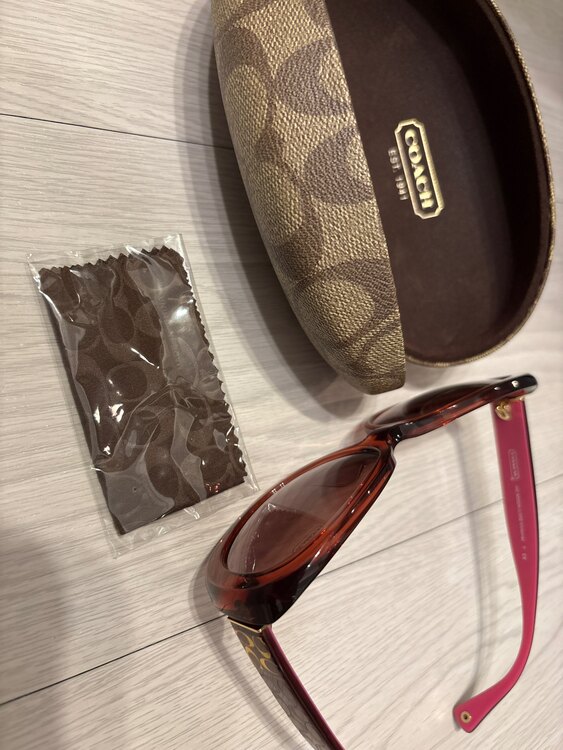 COACH サングラス HC8002A　バーガンディー（古着・ファッション）の商品画像 - 査定依頼日：2025年4月23日 - 最高査定価格：1,200円