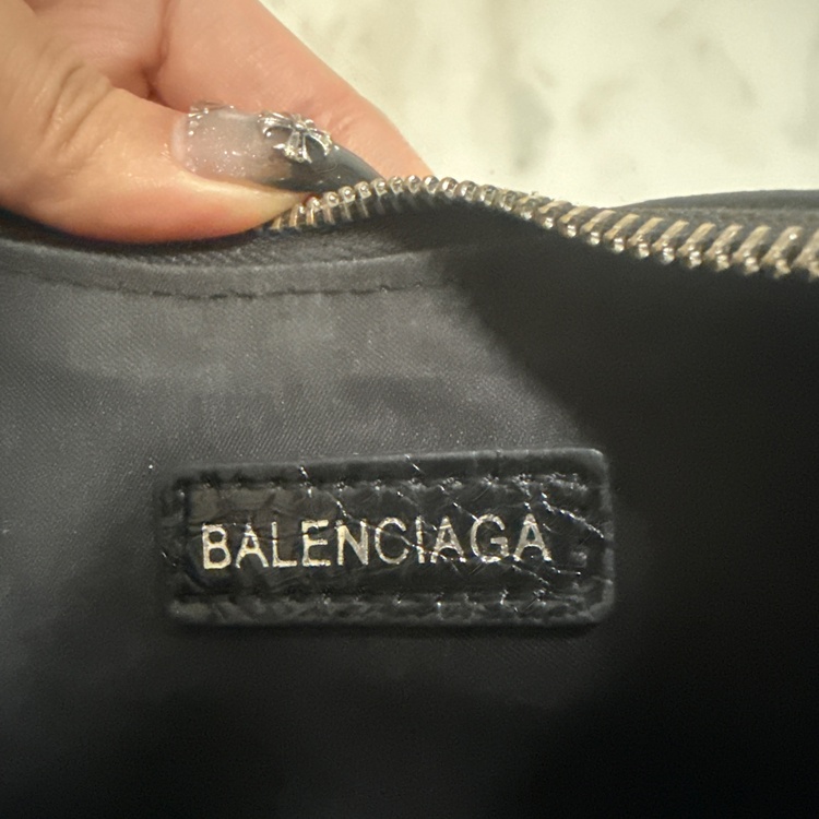 バレンシアガ  （ブランドバッグ）の商品画像 - 査定依頼日：2025年12月16日 - 最高査定価格：65,000円