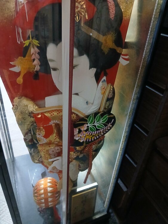 ガラスケース入り日本人形（美術品・骨董品）の商品画像 - 査定依頼日：2026年5月28日 - 最高査定価格：1円