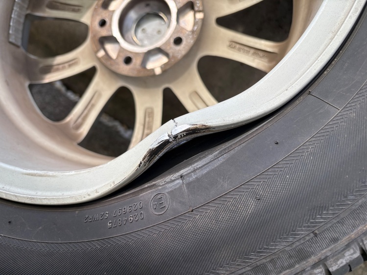 205/60R16 タイヤホイールセット（カー用品）の商品画像 - 査定依頼日：2026年4月11日 - 最高査定価格：10,000円