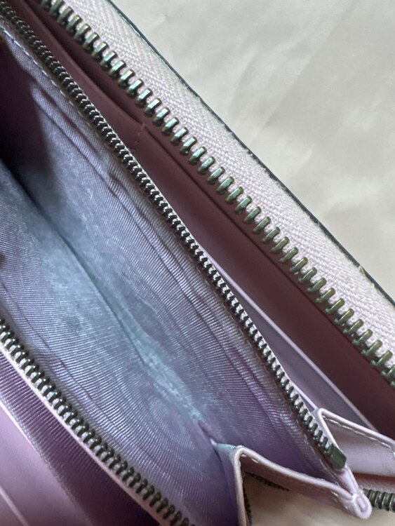 グッチ GUCCI GGスプリーム ストロベリープリント 長財布（ブランド財布・小物）の商品画像 - 査定依頼日：2025年2月8日 - 最高査定価格：10,000円