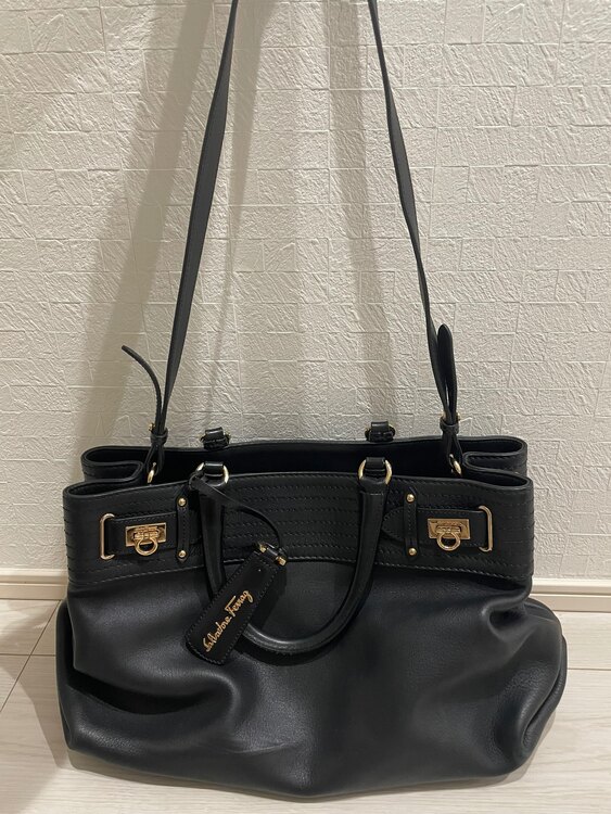 フェラガモ  （ブランドバッグ）の商品画像 - 査定依頼日：2025年4月1日 - 最高査定価格：20,000円