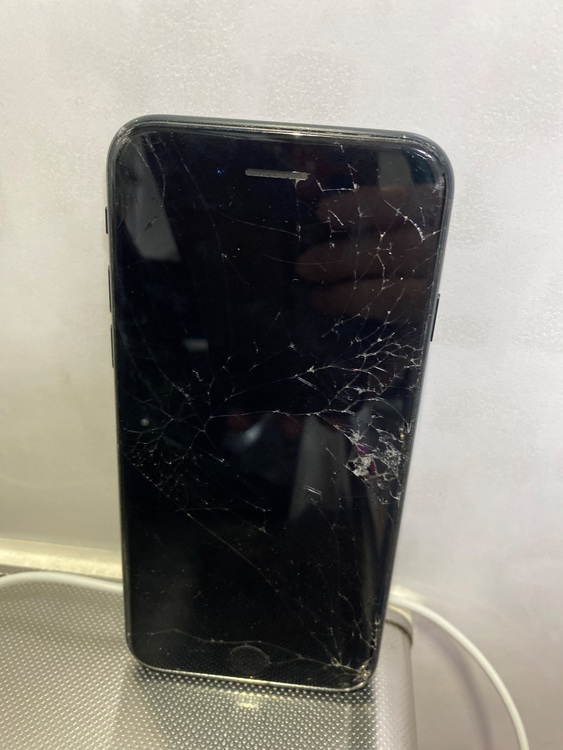 iPhoneSE3（スマホ）の商品画像 - 査定依頼日：2025年10月20日 - 最高査定価格：3,500円