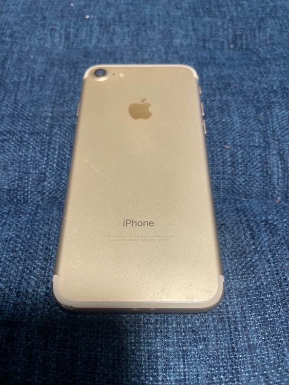 iPhone7 128GB au（スマホ）の商品画像 - 査定依頼日：2026年3月6日 - 最高査定価格：4,000円