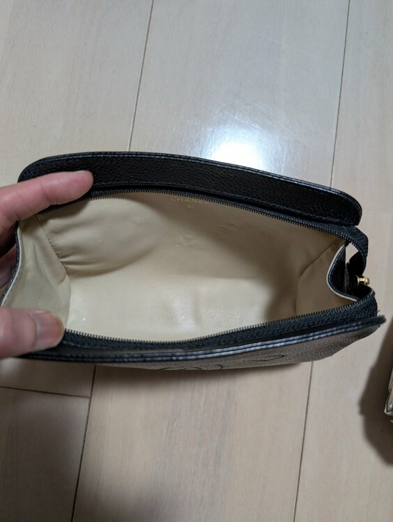 ポーチ（ブランド財布・小物）の商品画像 - 査定依頼日：2026年5月3日 - 最高査定価格：25,000円