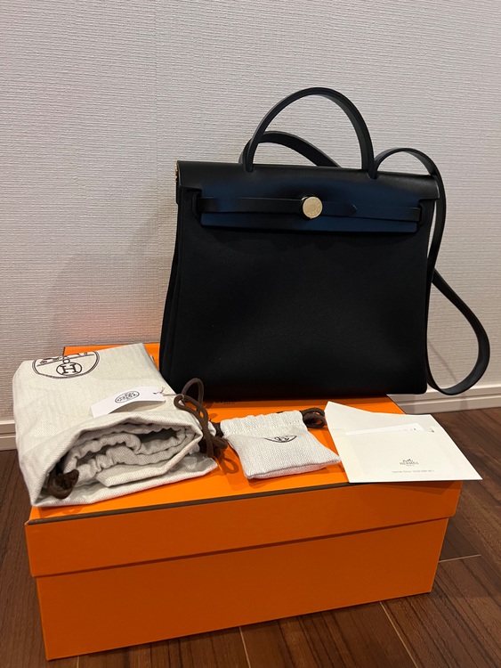 バッグ 《エールバッグ・ジップ》 31 ルトゥルネ （ブランドバッグ）の商品画像 - 査定依頼日：2025年8月10日 - 最高査定価格：370,000円