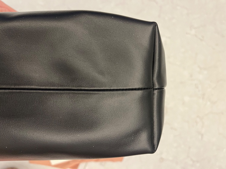 商品品番：5BC119_2CRW_F0002_V-OLN（古着・ファッション）の商品画像 - 査定依頼日：2025年12月8日 - 最高査定価格：100,000円