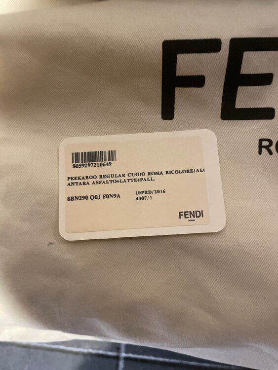 　ピーカブー　セレリア（ブランドバッグ）の商品画像 - 査定依頼日：2025年1月7日 - 最高査定価格：130,000円