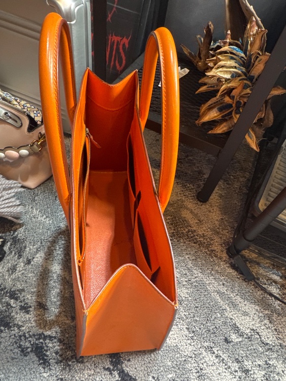 ホワイトバス（ブランドバッグ）の商品画像 - 査定依頼日：2025年12月27日 - 最高査定価格：155,000円