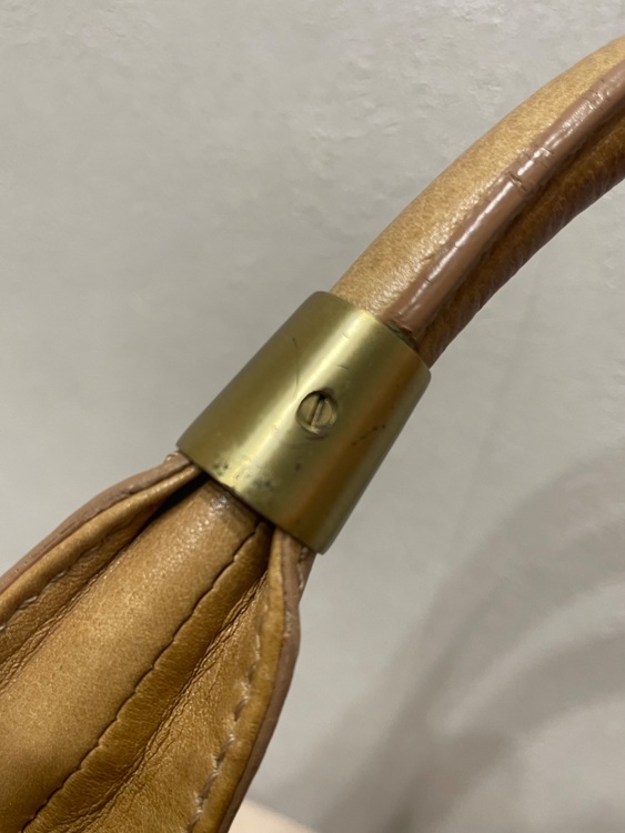 ジミーチュウ  （ブランドバッグ）の商品画像 - 査定依頼日：2025年8月16日 - 最高査定価格：5,000円