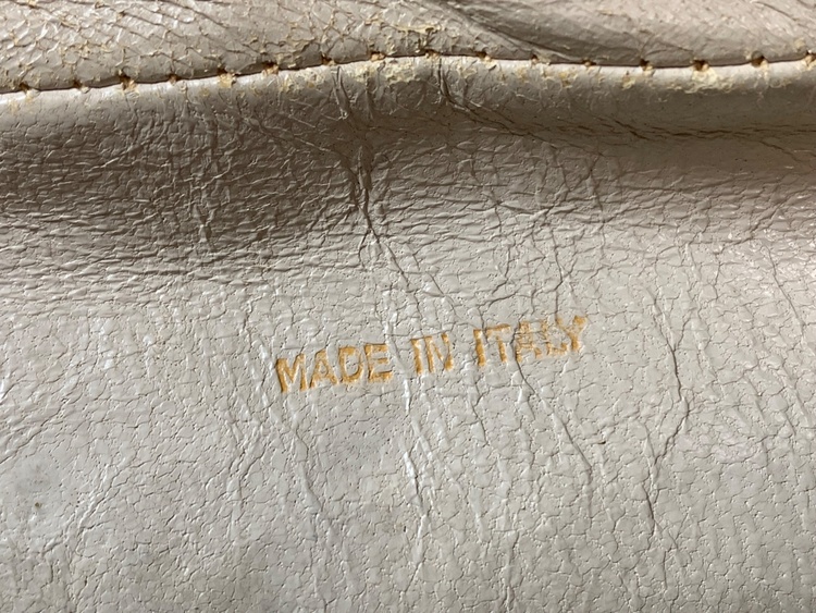 リザード　ベージュ（ブランドバッグ）の商品画像 - 査定依頼日：2026年3月18日 - 最高査定価格：160,000円